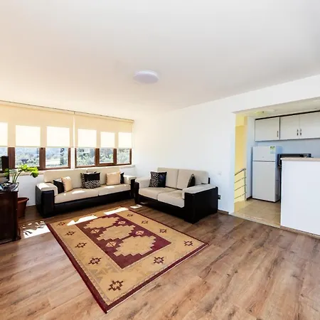 House With Sea And Mountain View In Apartament *